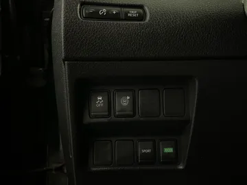 2017 Nissan Rogue - image 27