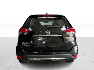 2017 Nissan Rogue - image 10
