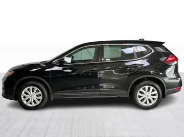 2017 Nissan Rogue - image 8