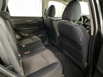 2017 Nissan Rogue - image 13