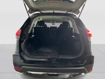 2017 Nissan Rogue - image 11