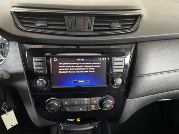 2018 Nissan Rogue - image 22