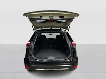 2018 Nissan Rogue - image 13