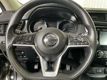 2018 Nissan Rogue - image 15