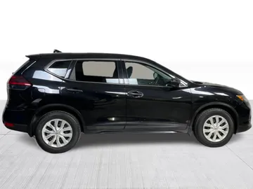 2018 Nissan Rogue - image 2