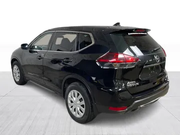 2018 Nissan Rogue - image 9