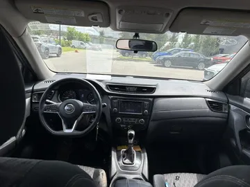 2019 Nissan Rogue - image 8