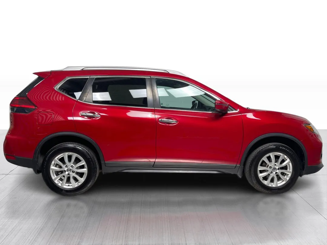 2017 Nissan Rogue — photo 2