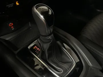 2017 Nissan Rogue - image 28