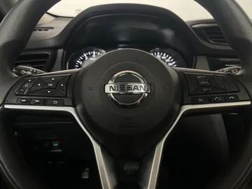 2017 Nissan Rogue - image 17