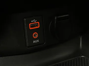 2017 Nissan Rogue - image 26