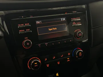 2017 Nissan Rogue - image 23