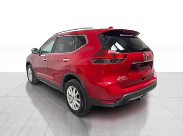 2017 Nissan Rogue - image 11