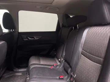 2017 Nissan Rogue - image 15