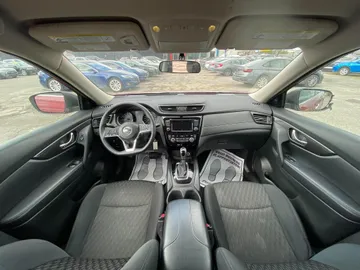 2020 Nissan Rogue - image 9