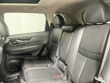 2019 Nissan Rogue - image 16