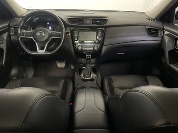 2019 Nissan Rogue - image 4