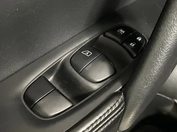 2019 Nissan Rogue - image 24