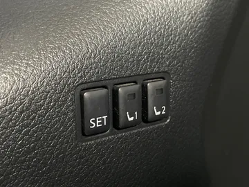 2019 Nissan Rogue - image 17