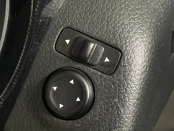 2019 Nissan Rogue - image 26