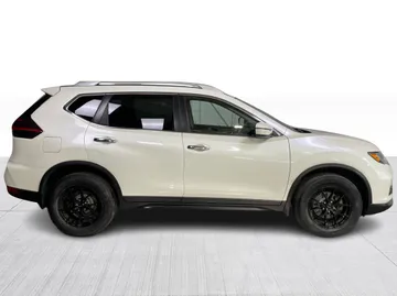 2020 Nissan Rogue - image 2