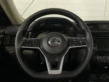 2020 Nissan Rogue - image 18