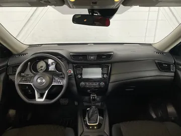 2020 Nissan Rogue - image 4