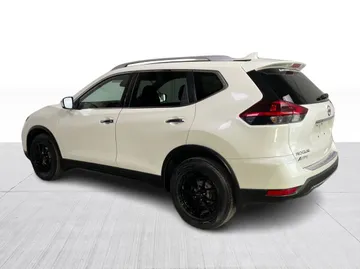 2020 Nissan Rogue - image 11