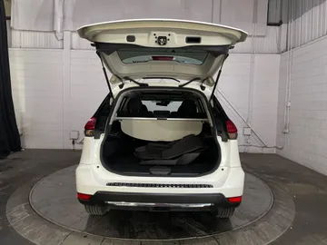 2020 Nissan Rogue - image 13