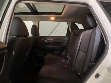 2020 Nissan Rogue - image 15