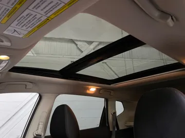 2020 Nissan Rogue - image 6