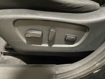 2019 Nissan Rogue - image 17