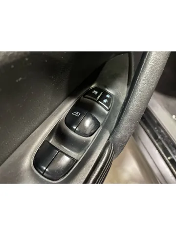 2019 Nissan Rogue - image 21