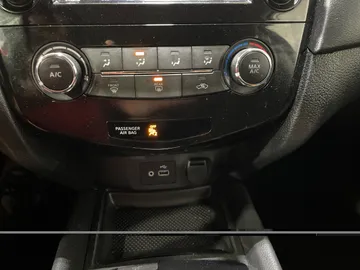 2019 Nissan Rogue - image 20