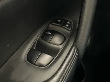 2020 Nissan Rogue - image 21