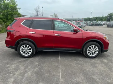 2020 Nissan Rogue - image 6