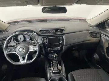 2020 Nissan Rogue - image 4