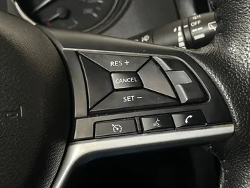 2020 Nissan Rogue - image 24