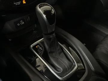 2020 Nissan Rogue - image 28
