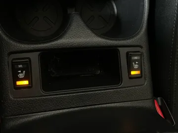 2020 Nissan Rogue - image 23