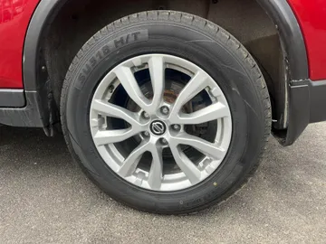 2020 Nissan Rogue - image 10