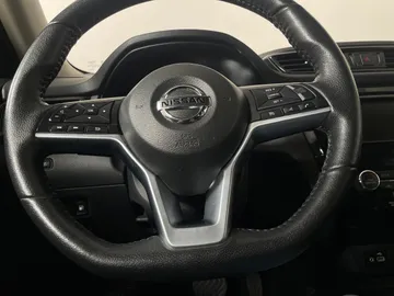 2020 Nissan Rogue - image 16