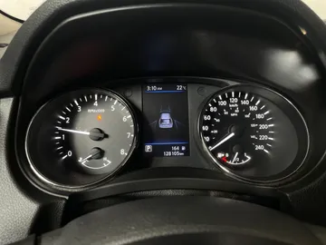 2020 Nissan Rogue - image 15