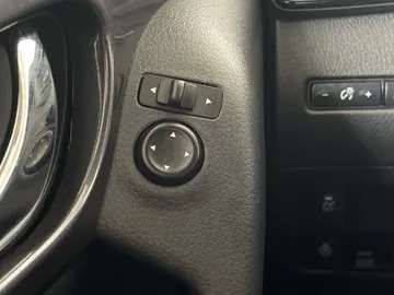 2020 Nissan Rogue - image 22
