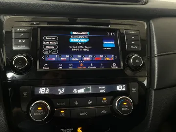 2020 Nissan Rogue - image 29