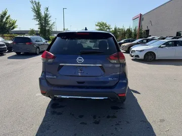 2017 Nissan Rogue - image 6