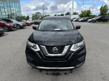 2018 Nissan Rogue - image 2
