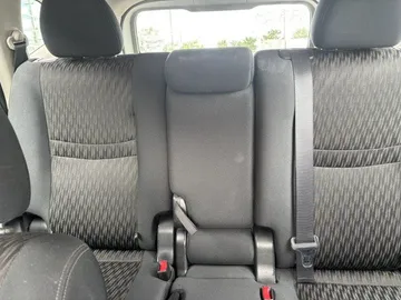 2018 Nissan Rogue - image 8
