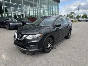 2018 Nissan Rogue - image 3