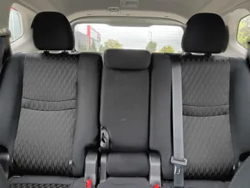 2020 Nissan Rogue - image 8